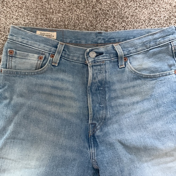 Men’s Levi 501 Shorts - Picture 3 of 9